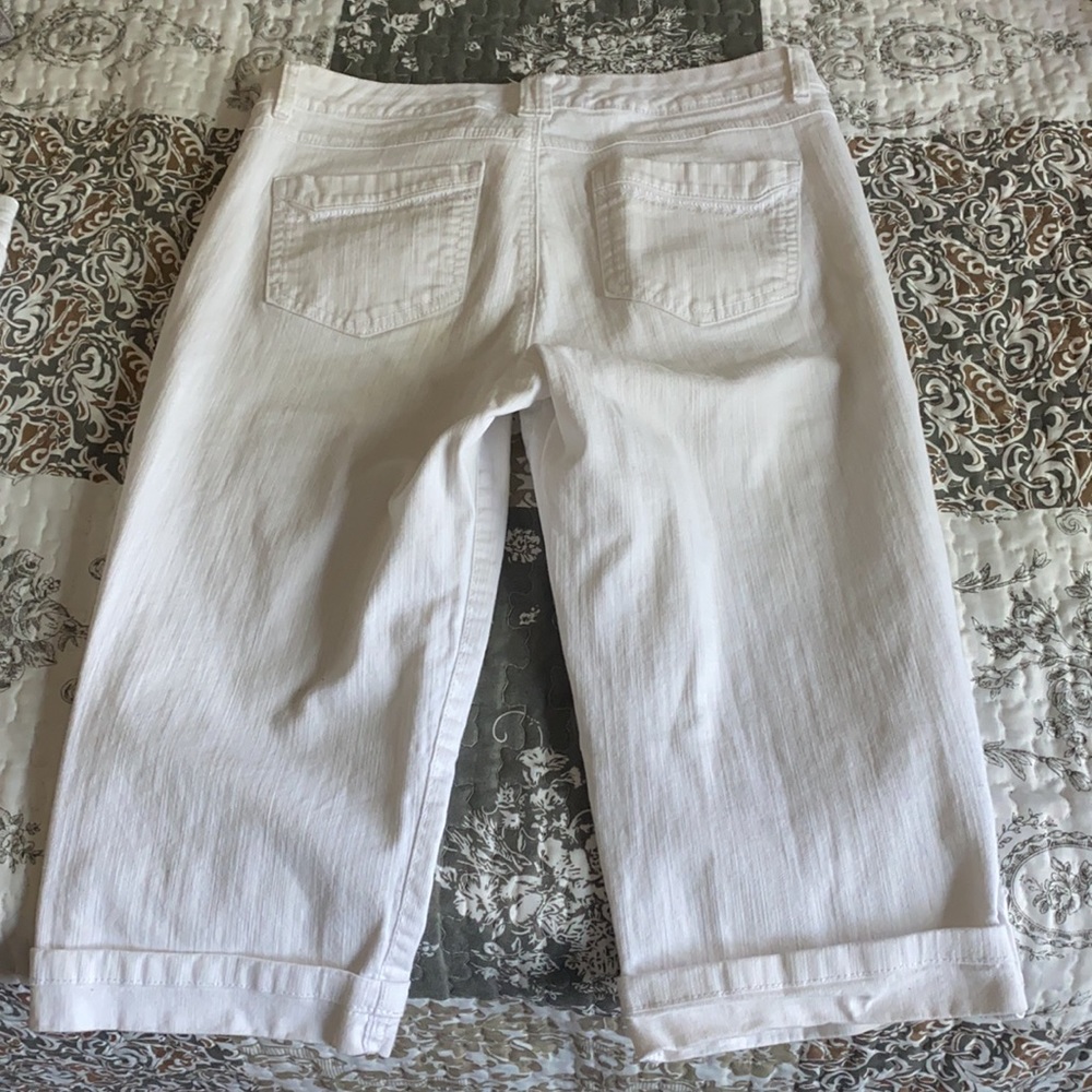 GLORIA VANDERBILT Skimmer Capris - Picture 4 of 10